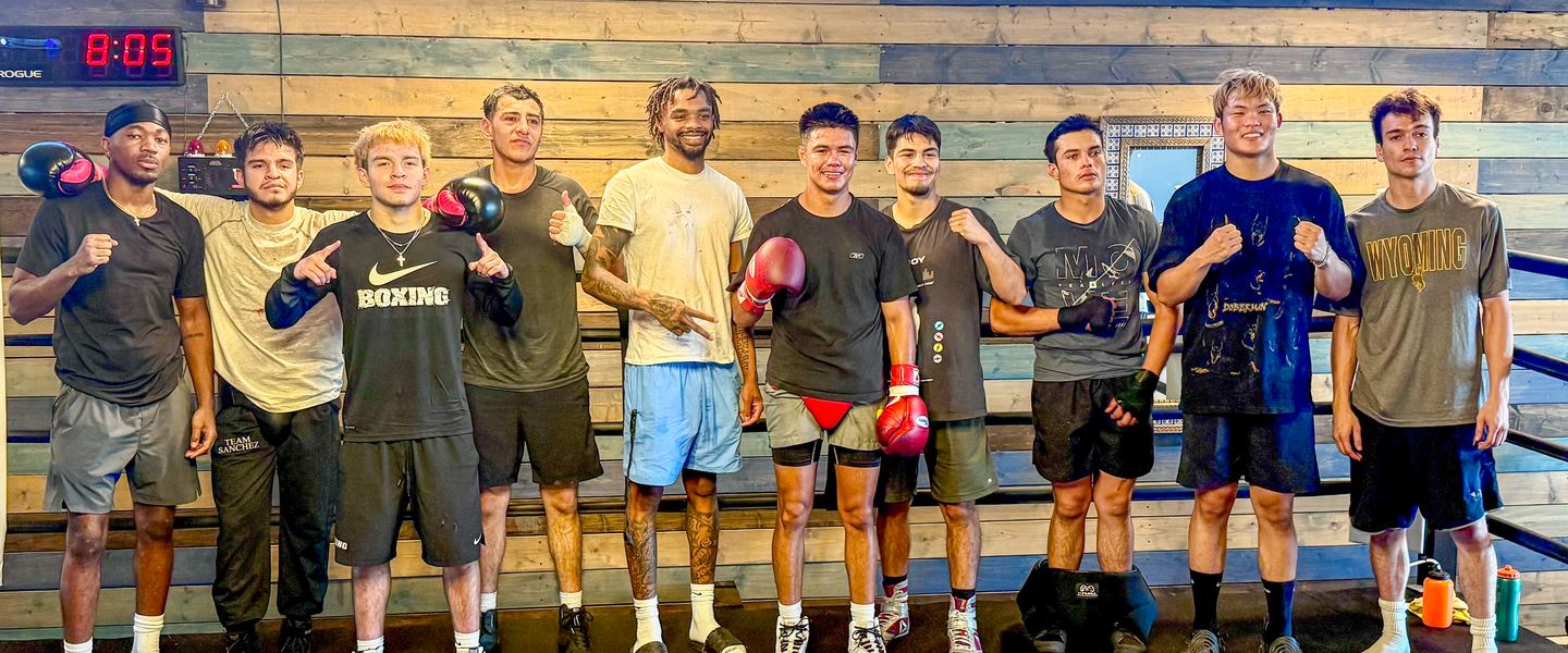 The team lined up along the ropes